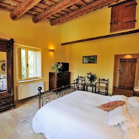 San Liberio Sleeps 26 Pool Air Con Wifi
